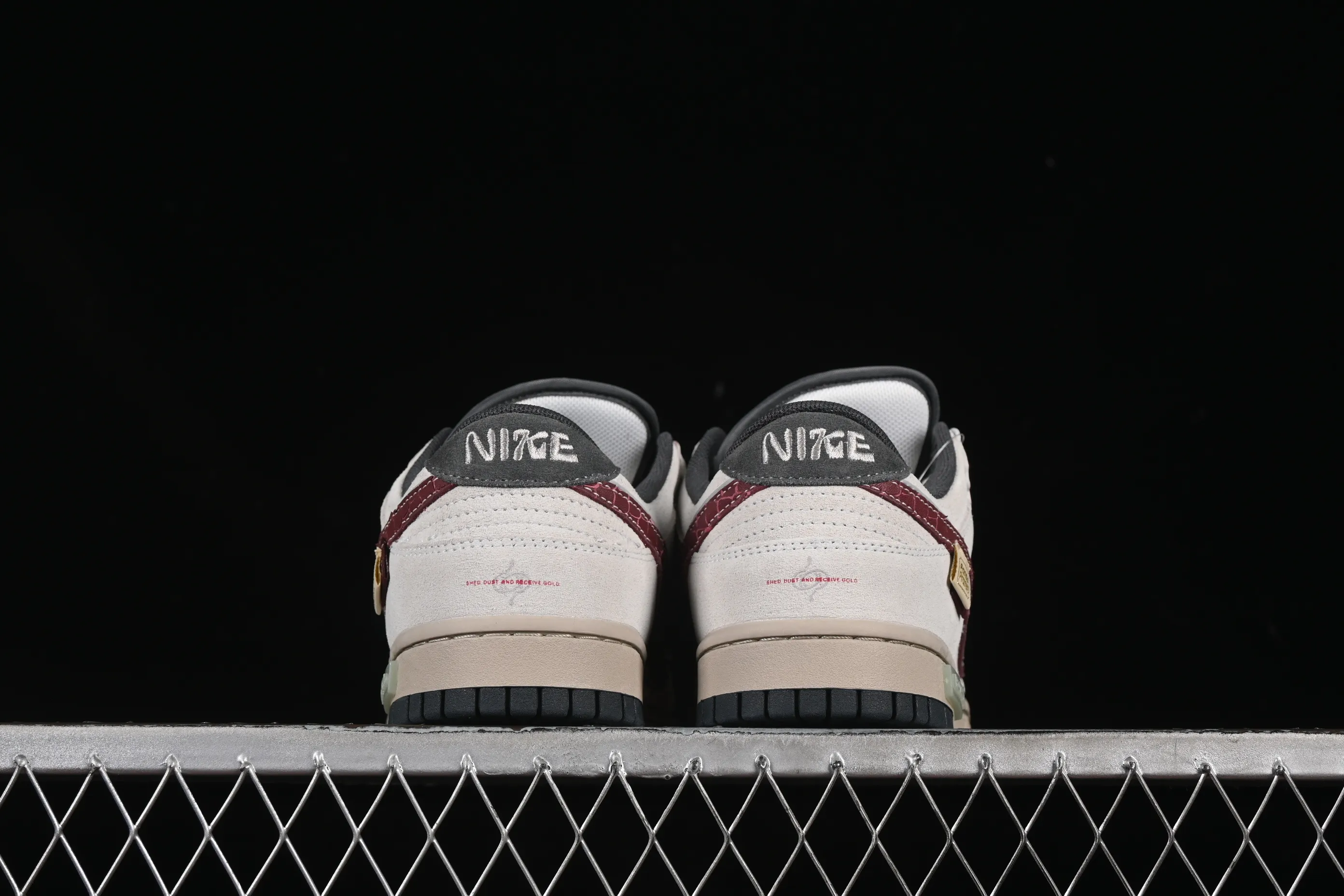 All Categories Nk SB Dunk Series Nk SB Dunk Low Low-top sneakers Nike Dunk Low "Double Swoosh" CNY Year of the Snake Panda Prank Shed the dust to welcome gold Cai Jin Low-top casual sneakers HV1800-101